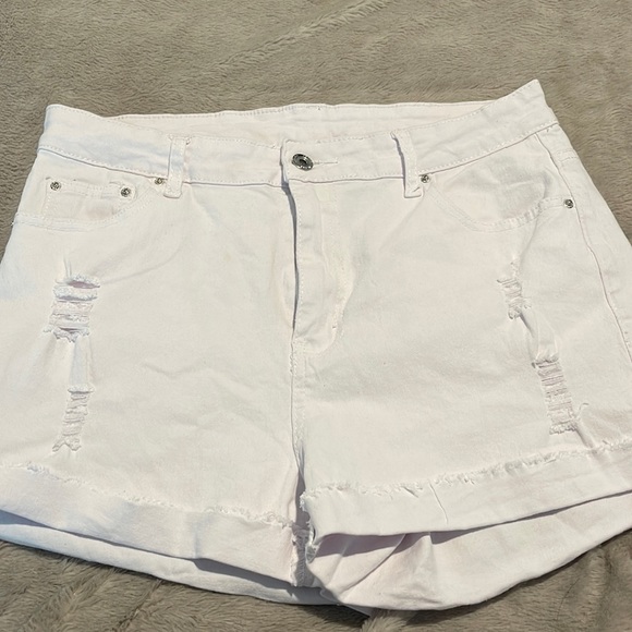 White distressed shorts - Picture 1 of 2